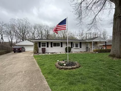 186 Pinegrove Dr, Bellbrook, OH 45305