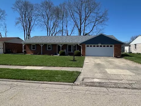 1020 Crestview Dr, Troy, OH 45373