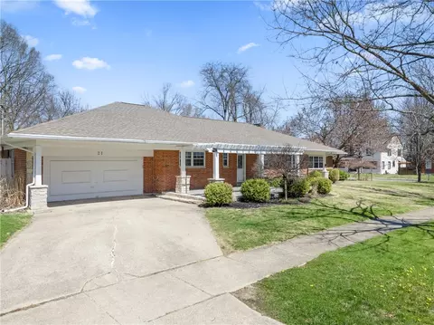 21 Collingwood Ave, Oakwood, OH 45419