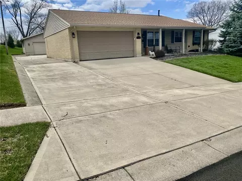 192 Golfwood Dr, West Carrollton, OH 45449