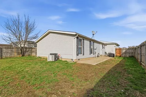 Exterior - 2633 Ruby Ln, Middletown, OH 45044 photo 2 of 3