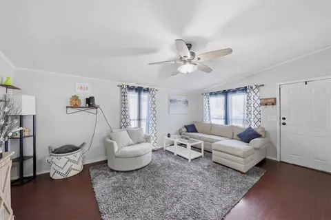 Living - 2633 Ruby Ln, Middletown, OH 45044 photo 1 of 2