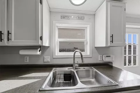 Kitchen - 2633 Ruby Ln, Middletown, OH 45044 photo 4 of 6