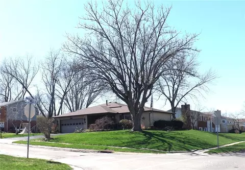 801 Crestmont Dr, Riverside, OH 45431