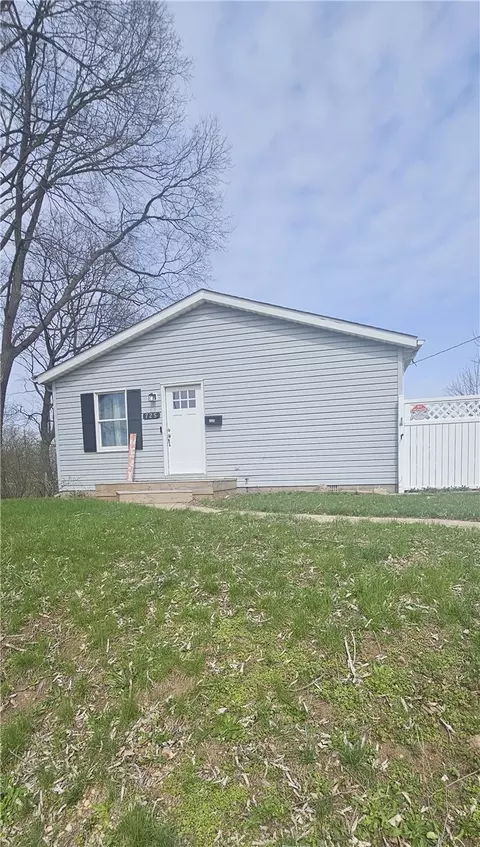 725 W Franklin St, Troy, OH 45373