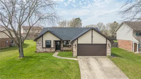 8647 Deer Haven St, Huber Heights, OH 45424