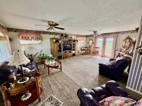 Living - 3079 Rocky Point Rd, Springfield, OH 45502 photo 1 of 5