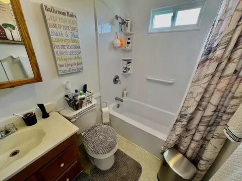 Bath - 3079 Rocky Point Rd, Springfield, OH 45502 photo 1 of 1