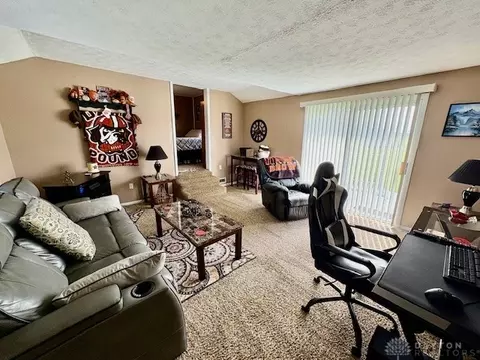 Living - 3079 Rocky Point Rd, Springfield, OH 45502 photo 4 of 5