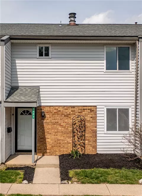 3203 Fantasia Trl, Dayton, OH 45449