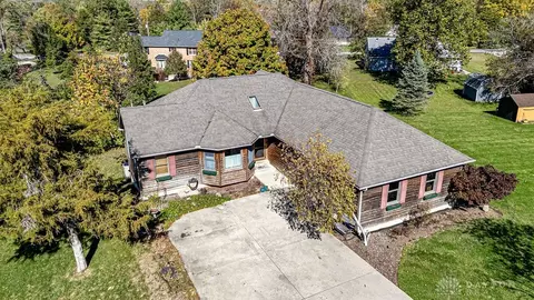 805 Brande Dr, Eaton, OH 45320