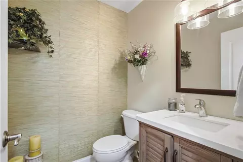 Bath - 432 Shaw Farm Ln, Kettering, OH 45429 photo 5 of 9