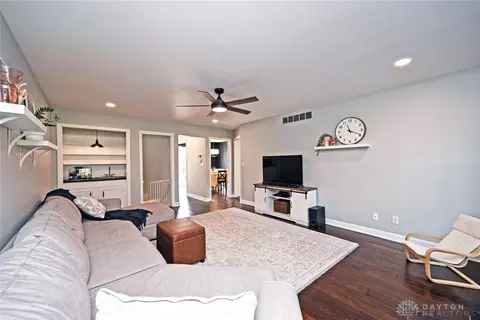 Living - 28 Nicholson Ct #9, Centerville, OH 45459 photo 3 of 4