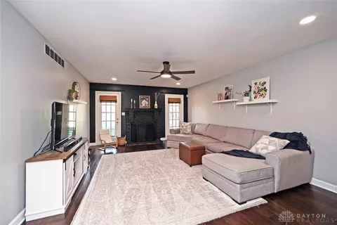 Living - 28 Nicholson Ct #9, Centerville, OH 45459 photo 1 of 4
