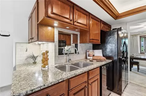 Kitchen - 2325 E Rahn Rd, Kettering, OH 45440 photo 5 of 7