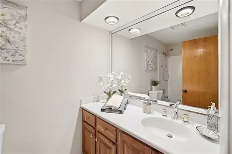 Bath - 2325 E Rahn Rd, Kettering, OH 45440 photo 3 of 4