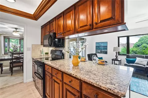 Kitchen - 2325 E Rahn Rd, Kettering, OH 45440 photo 4 of 7