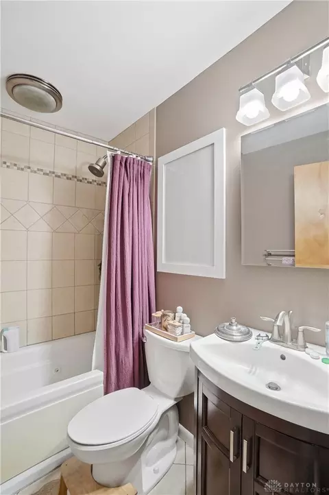 Bath - 3109 Sudbury Dr, Kettering, OH 45420 photo 2 of 3
