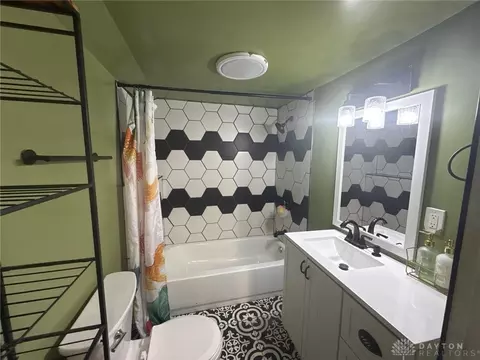 Bath - 1125 W High St, Springfield, OH 45506 photo 2 of 3