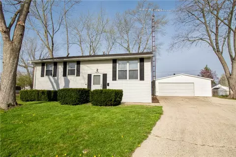 489 Caldwell Cir, New Carlisle, OH 45344