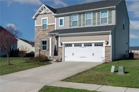 32 Waterford Blvd, Fairborn, OH 45324