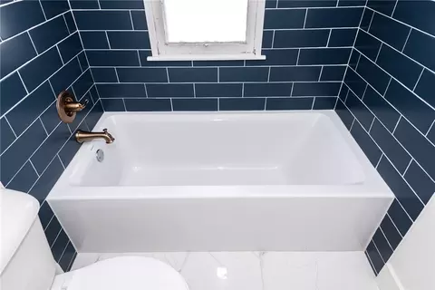 Bath - 2908 Hazel Ave, Dayton, OH 45420 photo 3 of 5