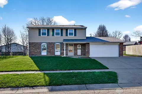 7064 Safari Dr, Huber Heights, OH 45424