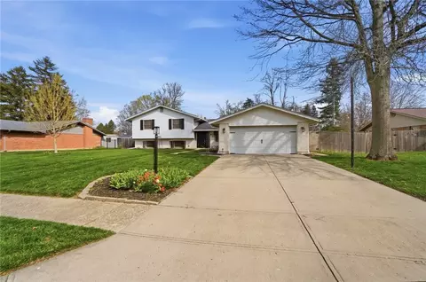 Exterior - 1007 Hyde Park Dr, Centerville, OH 45429 photo 4 of 9