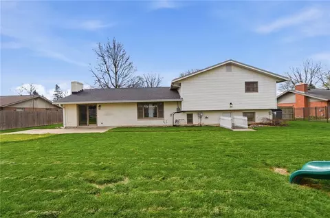 Exterior - 1007 Hyde Park Dr, Centerville, OH 45429 photo 7 of 9