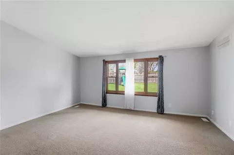 Living - 1007 Hyde Park Dr, Centerville, OH 45429 photo 2 of 9