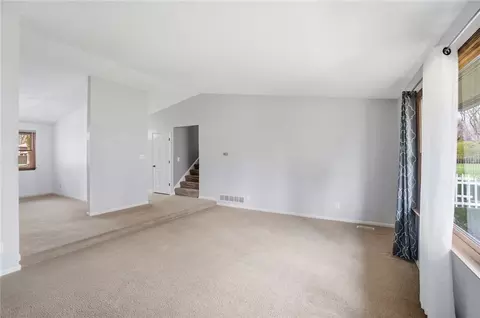 Living - 1007 Hyde Park Dr, Centerville, OH 45429 photo 3 of 9