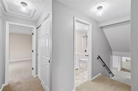 Entry Way - 1007 Hyde Park Dr, Centerville, OH 45429 photo 6 of 9