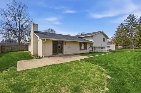 Exterior - 1007 Hyde Park Dr, Centerville, OH 45429 photo 9 of 9