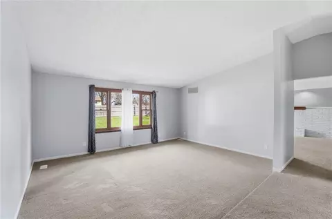 Living - 1007 Hyde Park Dr, Centerville, OH 45429 photo 1 of 9