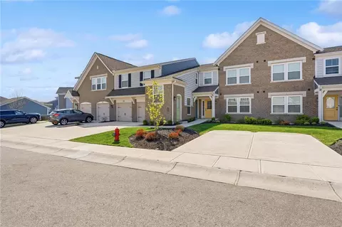 141 Old Pond Rd, Springboro, OH 45066