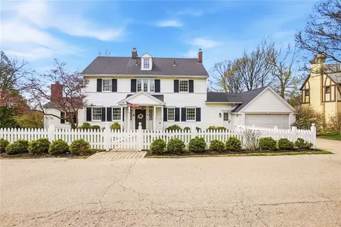 447 Kramer Rd, Oakwood, OH 45419