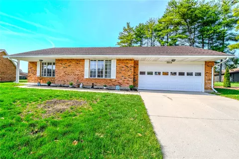 6859 Willow Creek Dr, Huber Heights, OH 45424