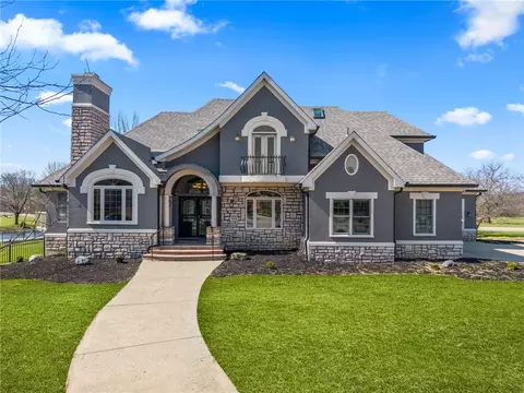 709 Brookmeade Ct, Dayton, OH 45434