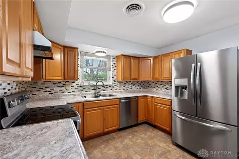Kitchen - 4773 Polen Dr, Kettering, OH 45440 photo 4 of 4