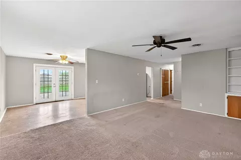 Living - 4773 Polen Dr, Kettering, OH 45440 photo 4 of 5