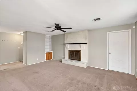 Living - 4773 Polen Dr, Kettering, OH 45440 photo 3 of 5