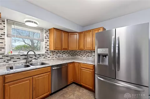 Kitchen - 4773 Polen Dr, Kettering, OH 45440 photo 2 of 4