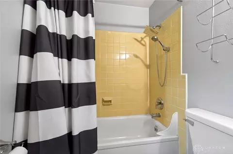 Bath - 4773 Polen Dr, Kettering, OH 45440 photo 4 of 4
