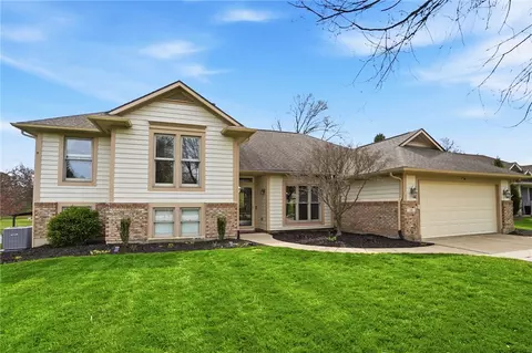 30 Lakeside Dr, Springboro, OH 45066