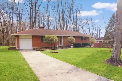 2731 Bahns Dr, Dayton, OH 45434