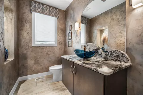 Bath - 1864 Tossing Mane Ct, Centerville, OH 45458 photo 5 of 8
