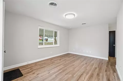 Living - 2637 Oakley Ave, Kettering, OH 45419 photo 4 of 4