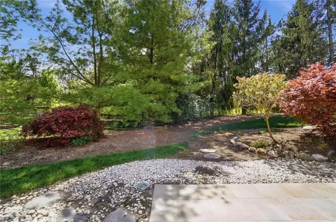 Exterior - 25 Rustic Brook Ct, Springboro, OH 45066 photo 14 of 19