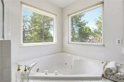 Bath - 25 Rustic Brook Ct, Springboro, OH 45066 photo 5 of 7