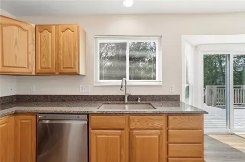 Kitchen - 25 Rustic Brook Ct, Springboro, OH 45066 photo 2 of 4